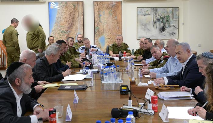 以色列战时内阁和高级安全官员在特拉维夫举行会议